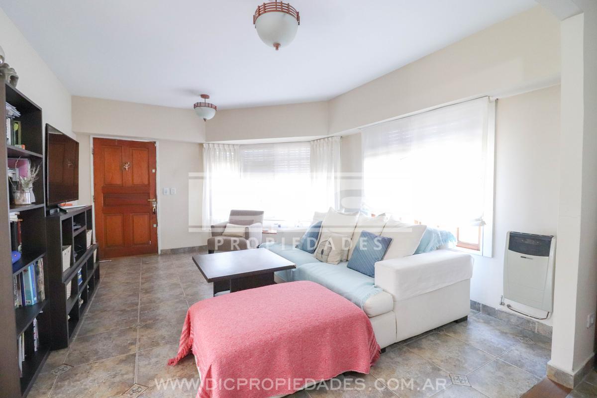 Foto de Chalet 5 ambientes Venta - Villa Adelina, imagen 2