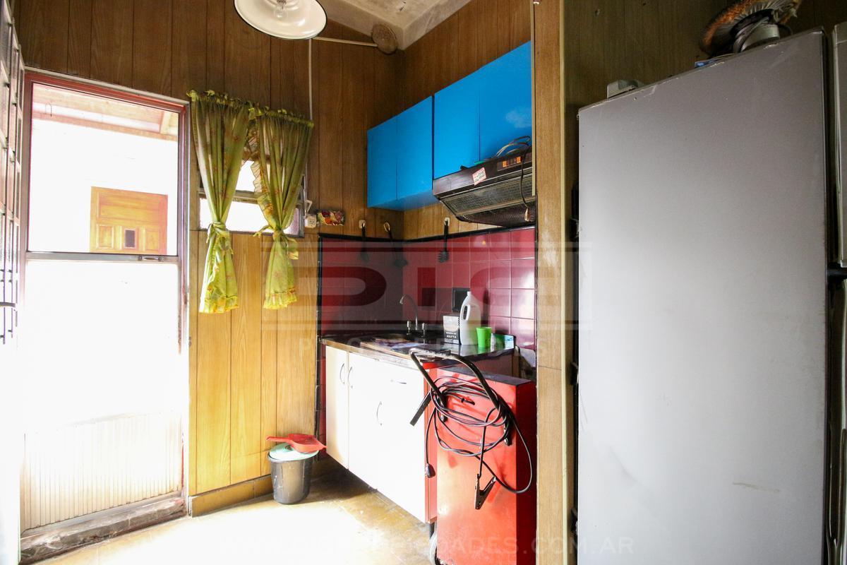 Foto de Casa 6 ambientes Venta - Munro, imagen 3