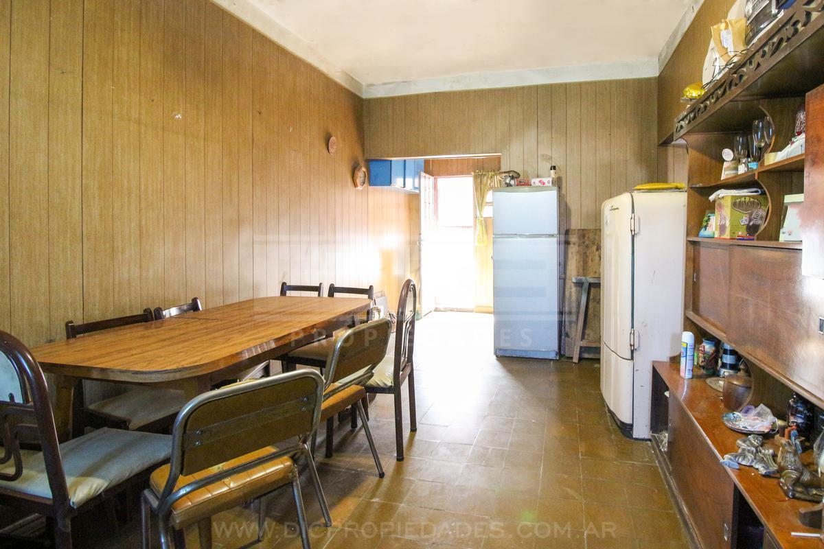 Foto de Casa 6 ambientes Venta - Munro, imagen 2