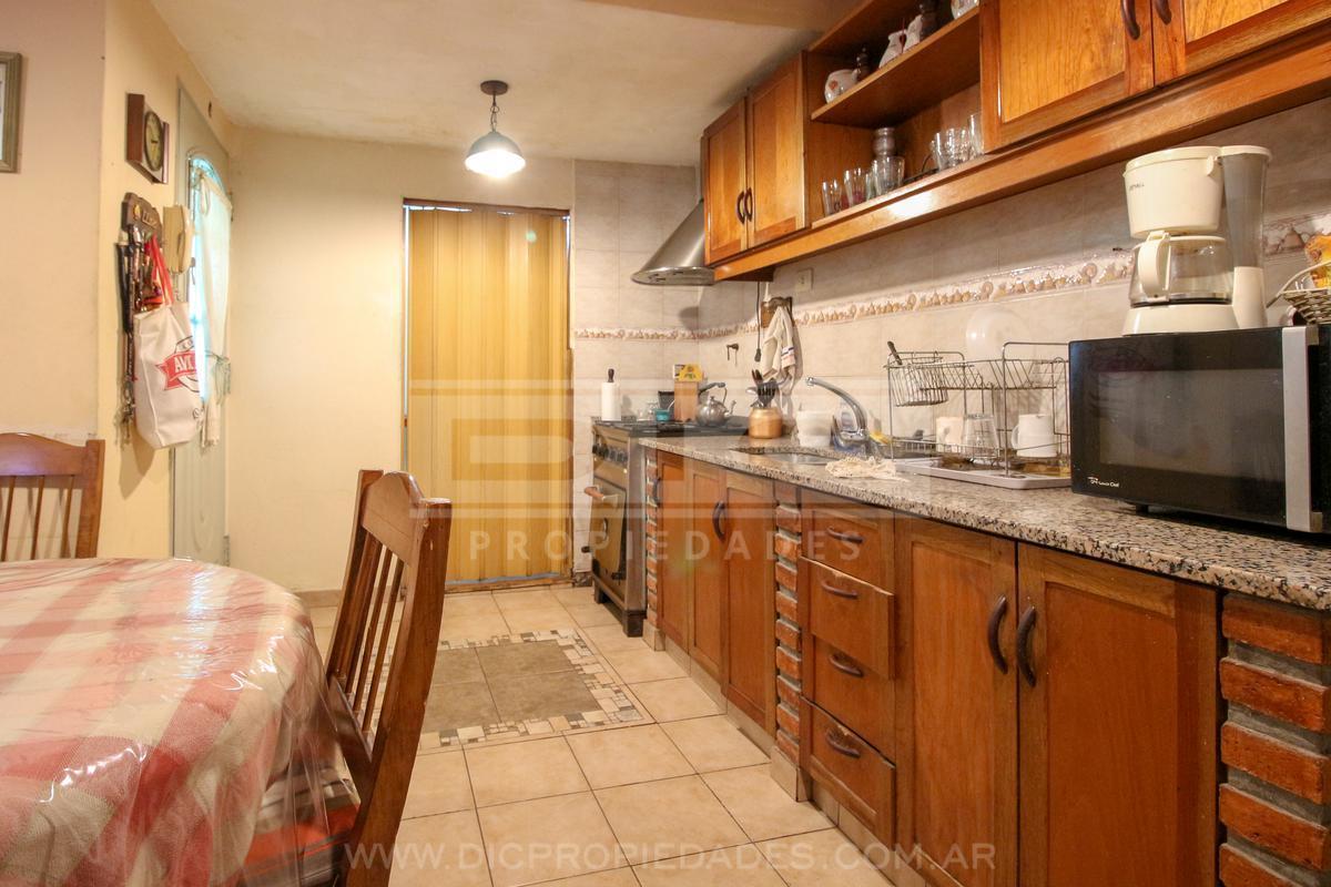 Foto de PH 6 ambientes Venta - Villa Adelina, imagen 5