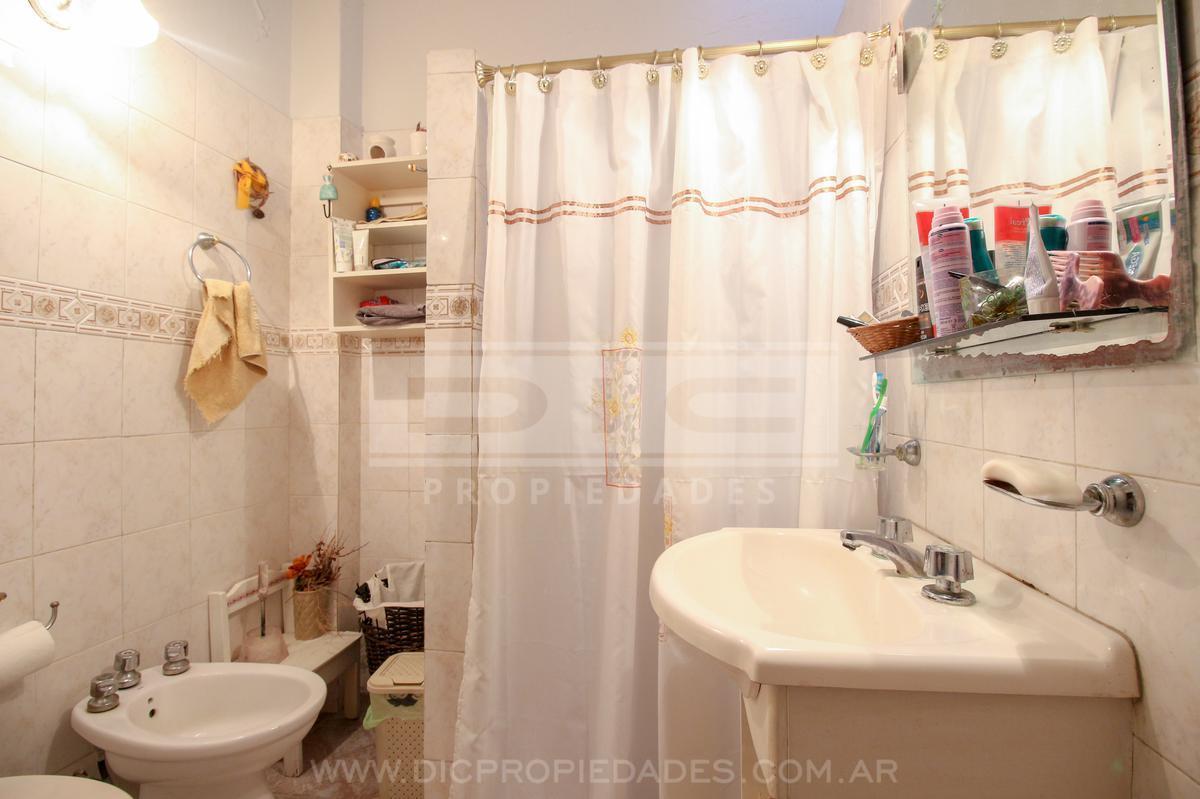Foto de PH 6 ambientes Venta - Villa Adelina, imagen 4