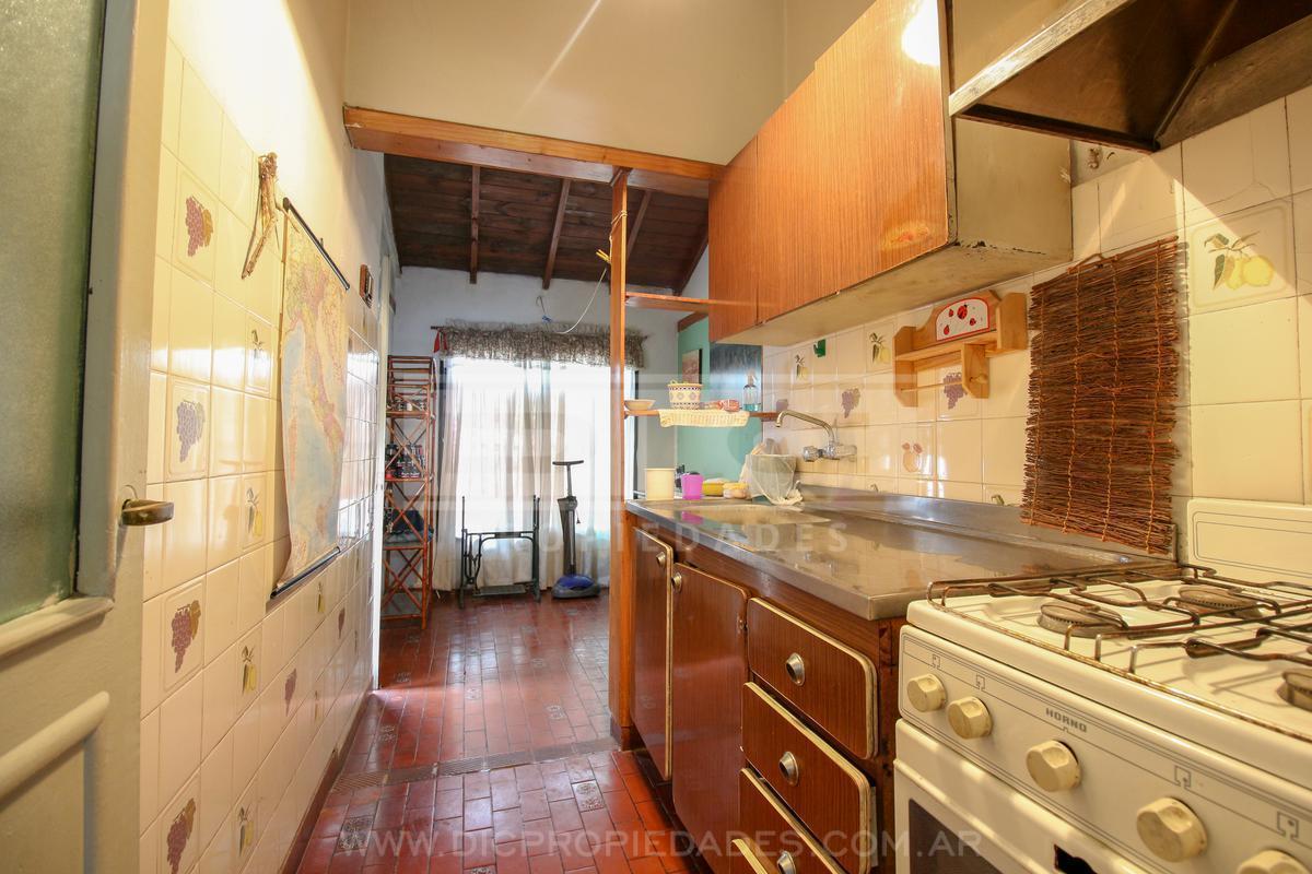 Foto de PH 6 ambientes Venta - Villa Adelina, imagen 3