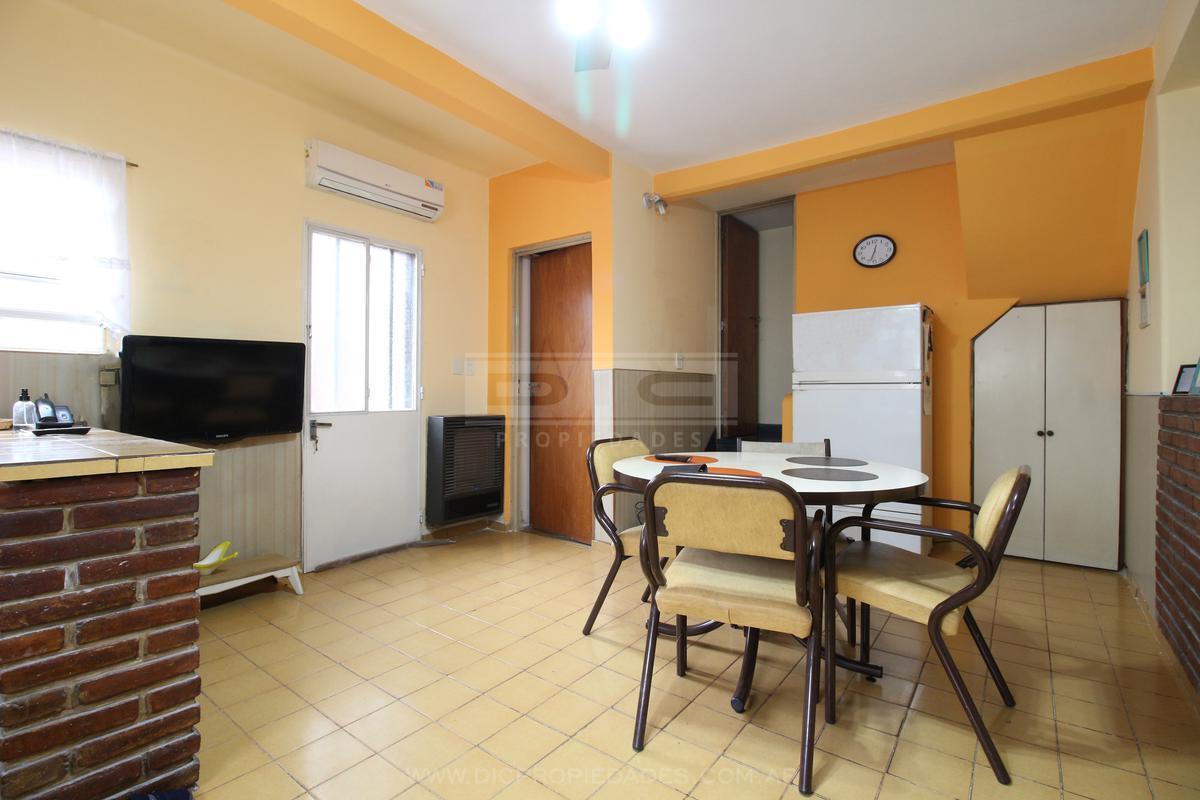 Foto de PH 4 dormitorios Venta - Villa Adelina, imagen 2