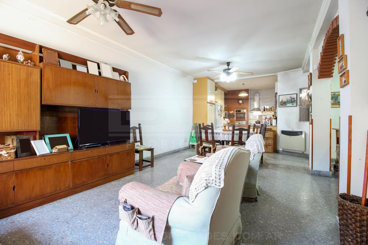 Foto de Chalet 3 dormitorios Venta - Villa Ballester, imagen 2