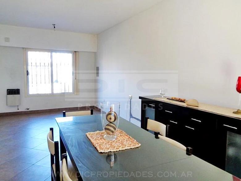 Foto de Chalet 3 dormitorios Venta - Villa Adelina, imagen 3