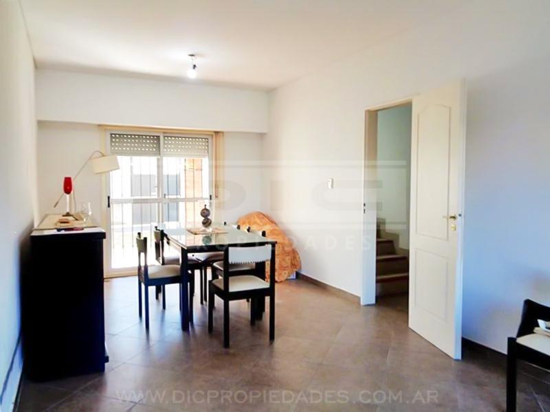 Foto de Chalet 3 dormitorios Venta - Villa Adelina, imagen 2