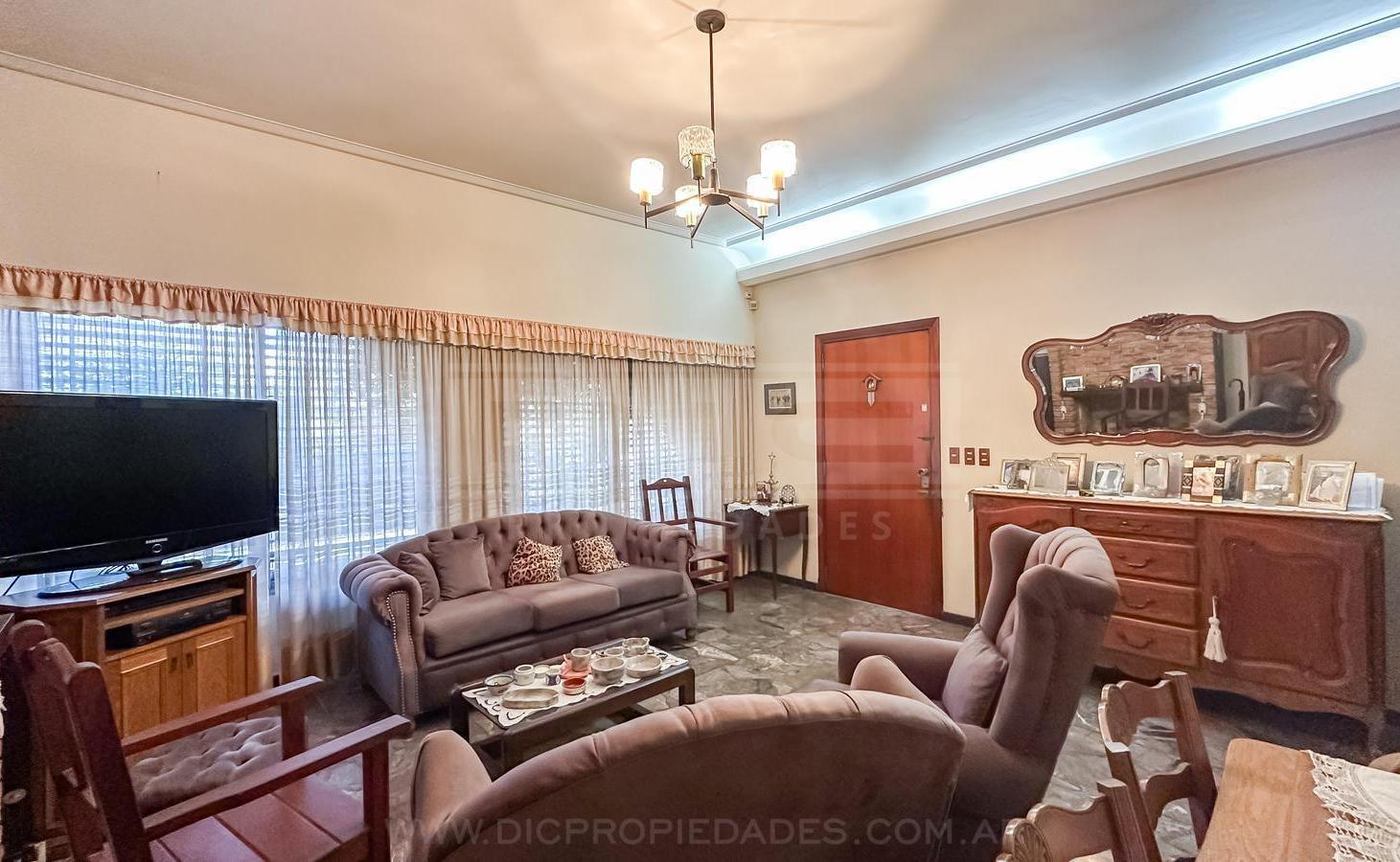 Foto de Casa 4 dormitorios Venta - Munro, imagen 2