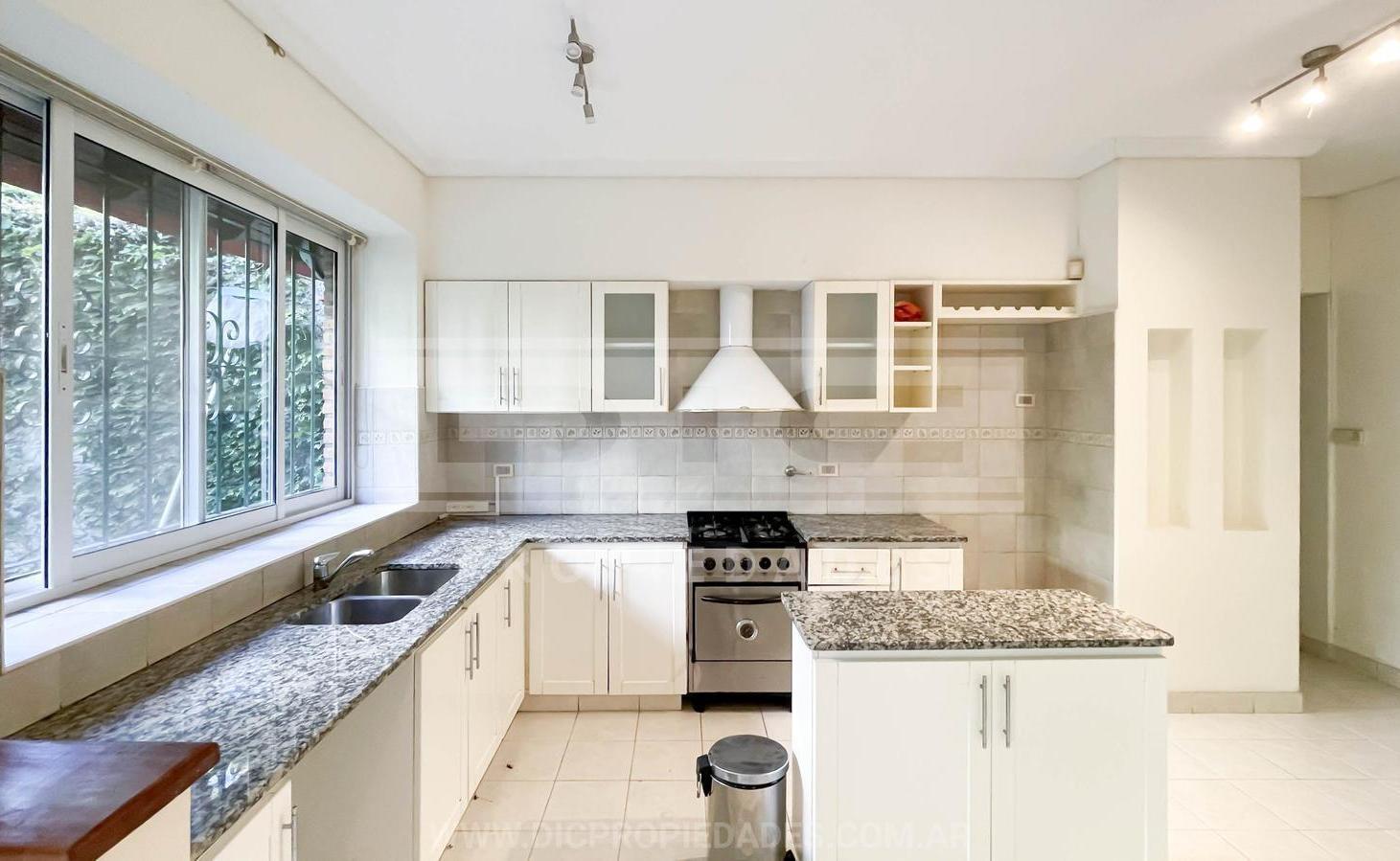 Foto de Chalet 5 dormitorios Venta - Martinez-Vias/Libert., imagen 3