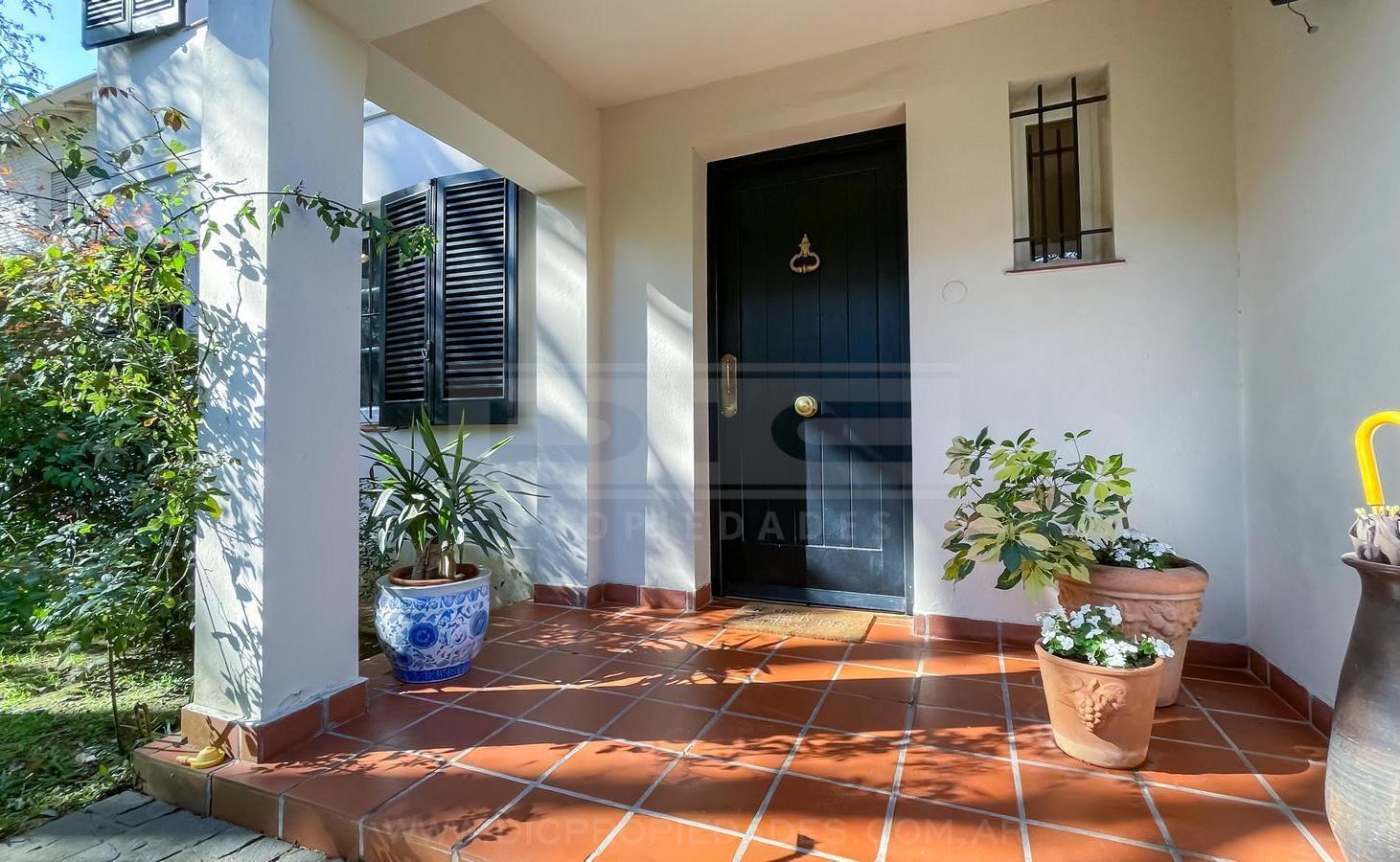 Foto de Casa 3 dormitorios Venta Acassuso - Vias/Libertador, imagen 2
