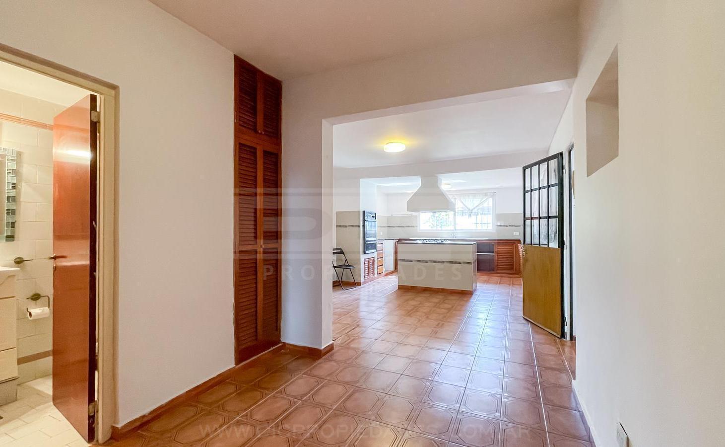 Foto de Chalet 3 dormitorios Venta - Acassuso -Santa Fe/Fleming, imagen 2