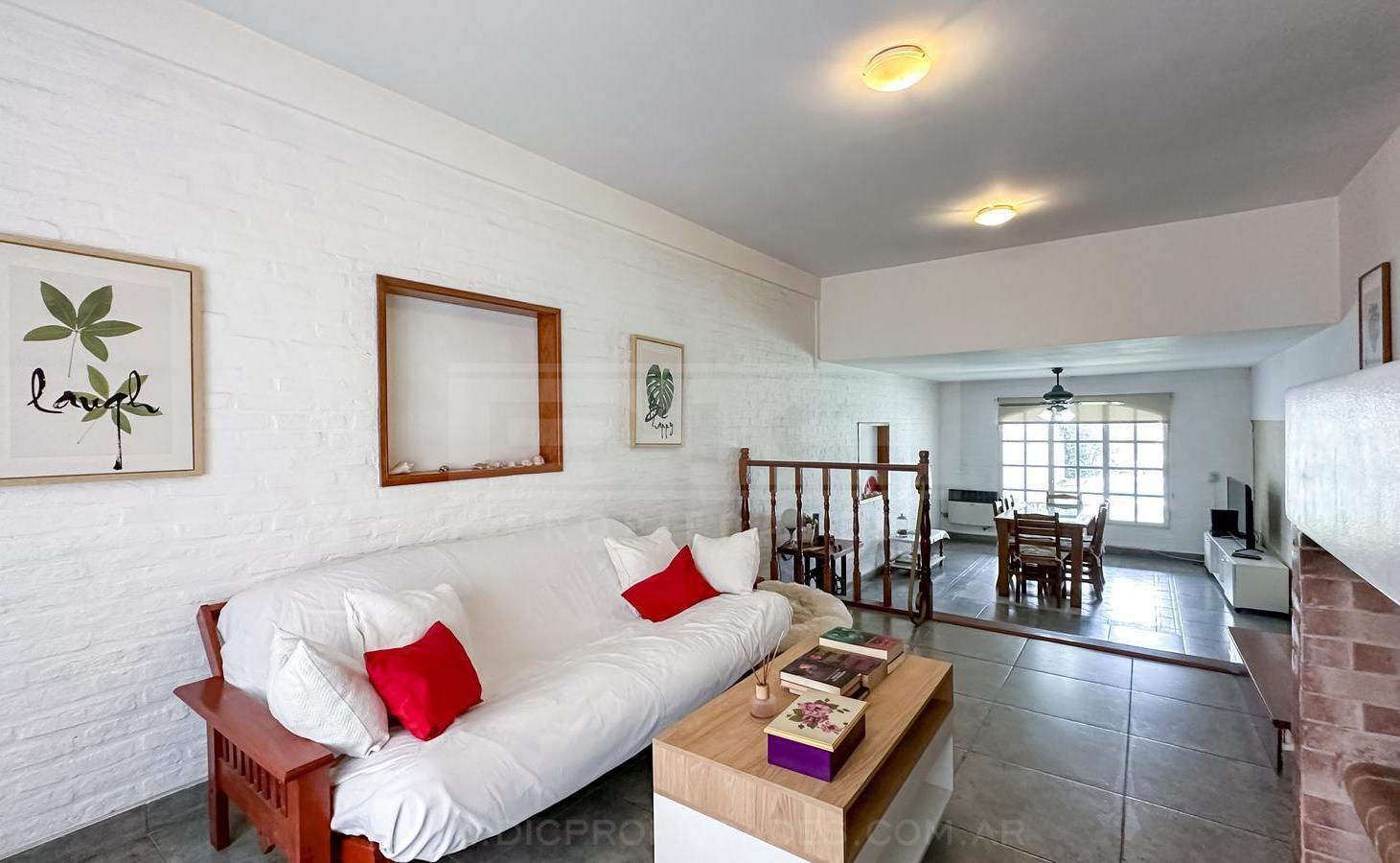 Foto de Chalet 4 dormitorios Venta - Don Torcuato, imagen 2