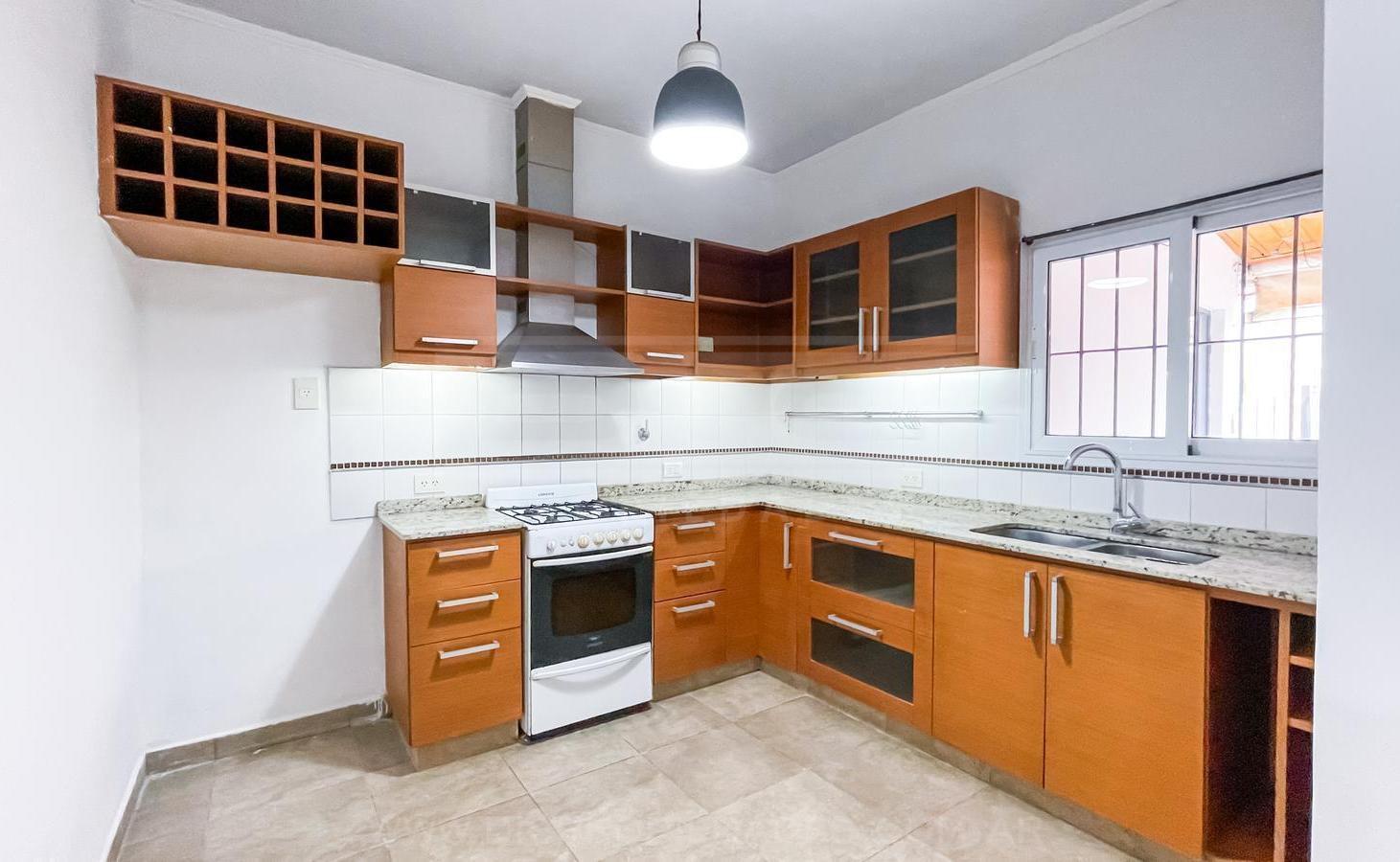 Foto de Casa 4 dormitorios Venta - Munro, imagen 2