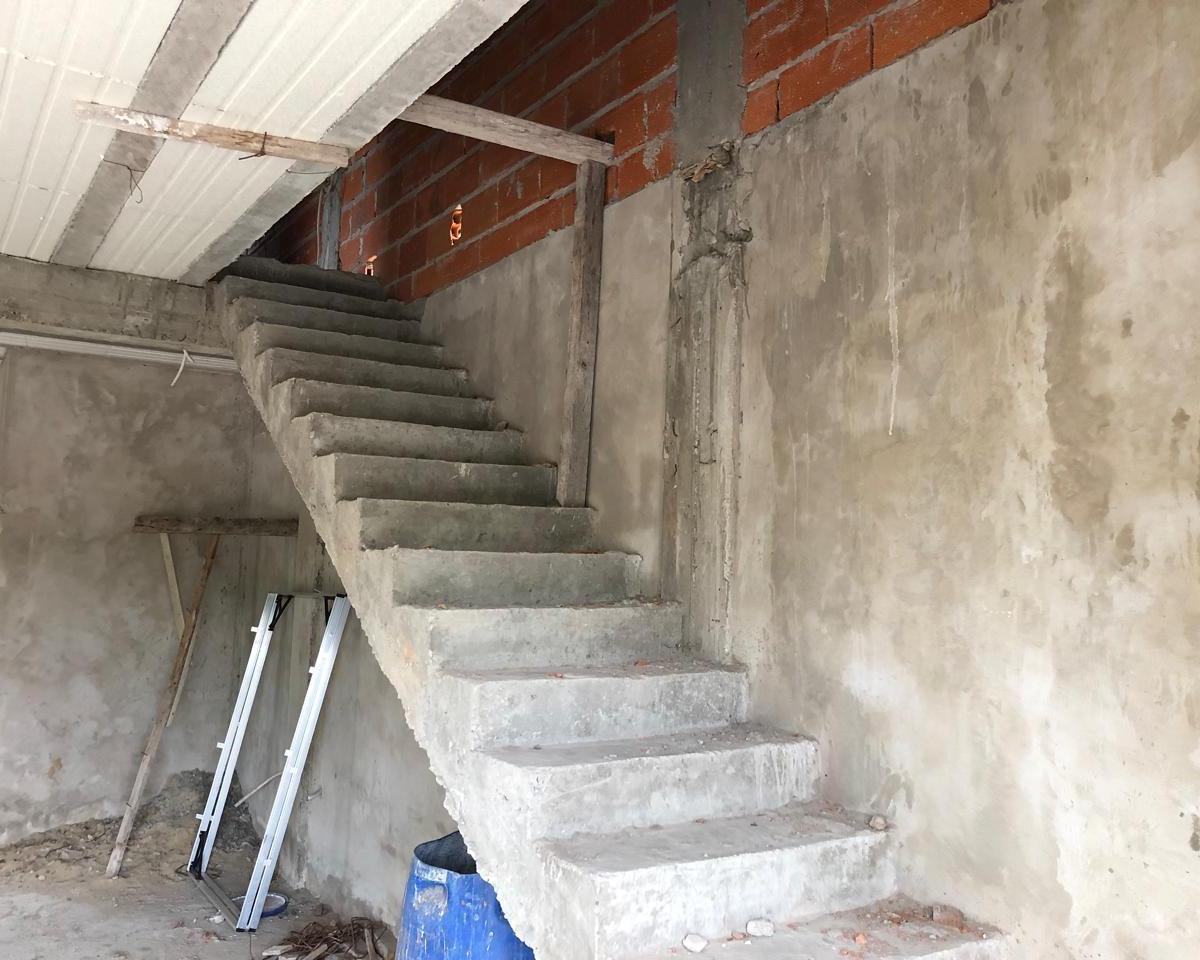 Foto de Casa en 2 plantas a terminar - Entrada de auto - Venta - Vende, imagen 2