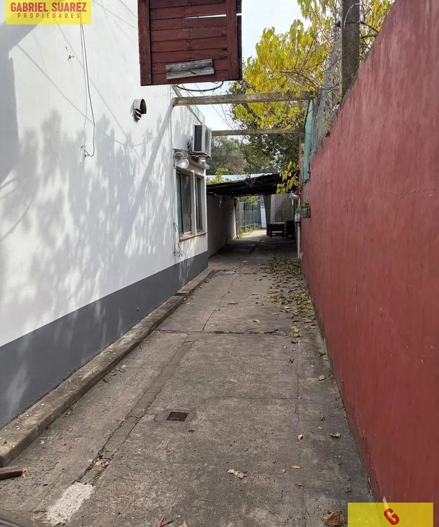 Casa 2 dormitorios - Entrada de auto compratida - llavallol 4