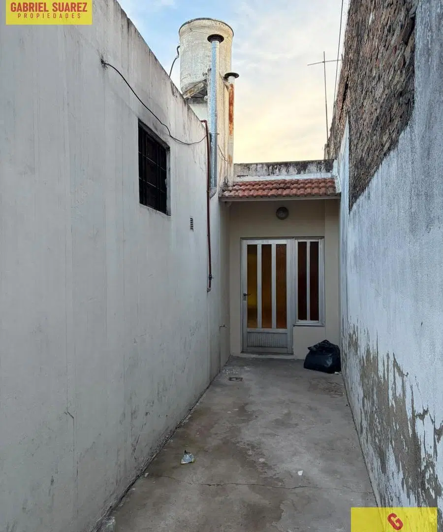 Casa en Llavallol - 2 Dormitorios - Terreno libre atras - Entrada de auto adelante 2