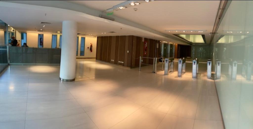 Foto de Modernas oficinas de planta libre en edificio AAA, imagen 5