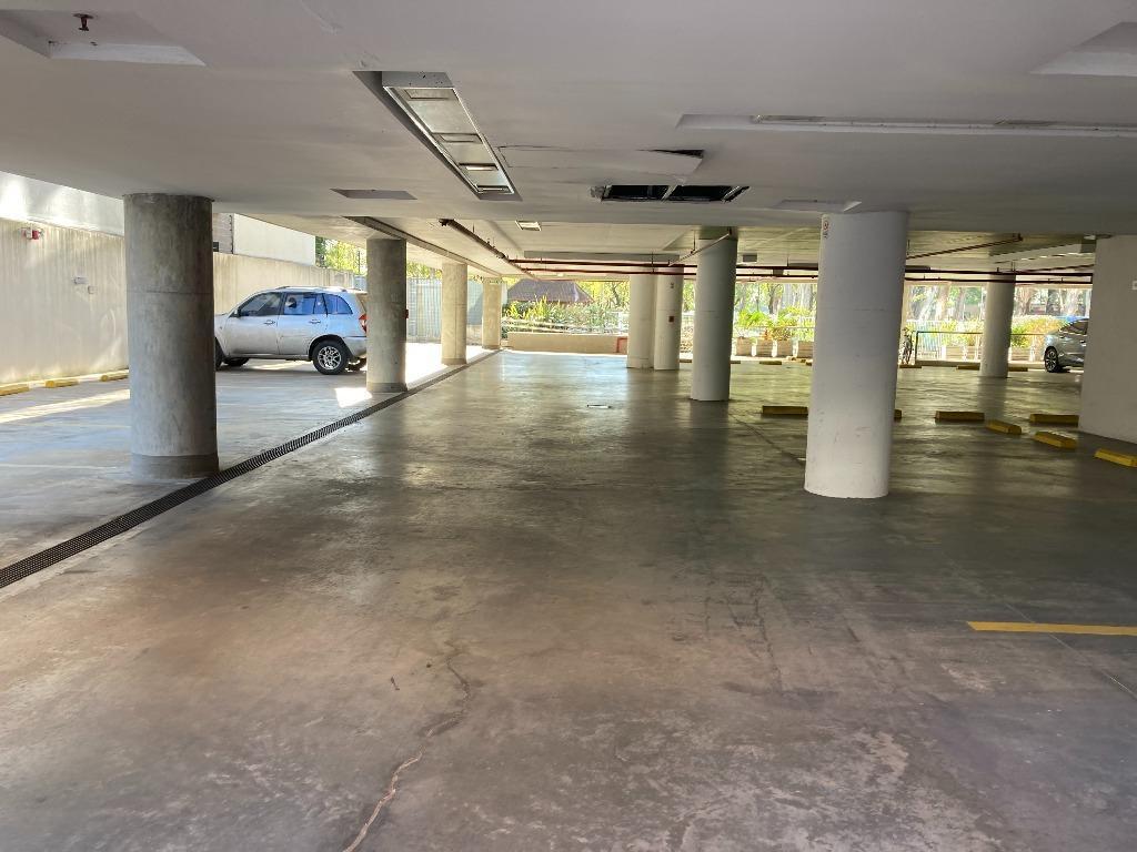 Foto de Modernas oficinas de planta libre en edificio AAA, imagen 3