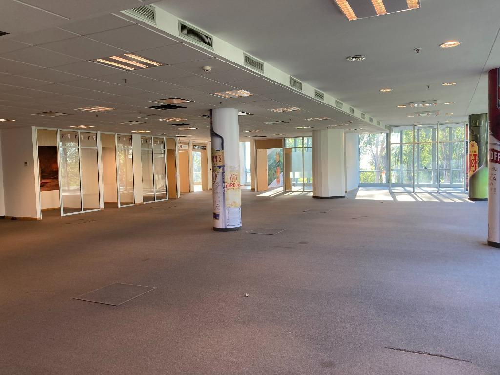 Foto de Modernas oficinas de planta libre en edificio AAA, imagen 2