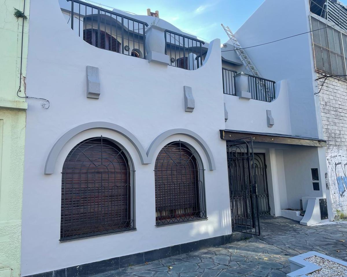 Casa en Venta 4 Amb con Fondo Libre en Lanus Oeste 2
