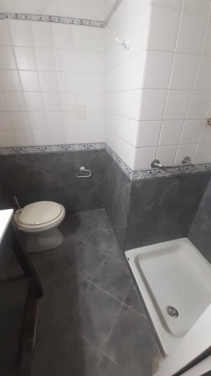 Casa 4 Amb con Parque y Pileta en Venta 2