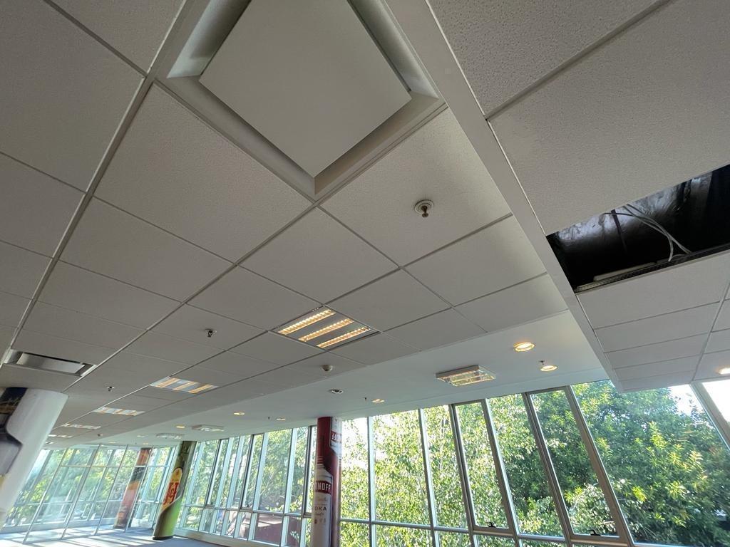 Foto de Modernas oficinas de planta libre en edificio AAA, imagen 2