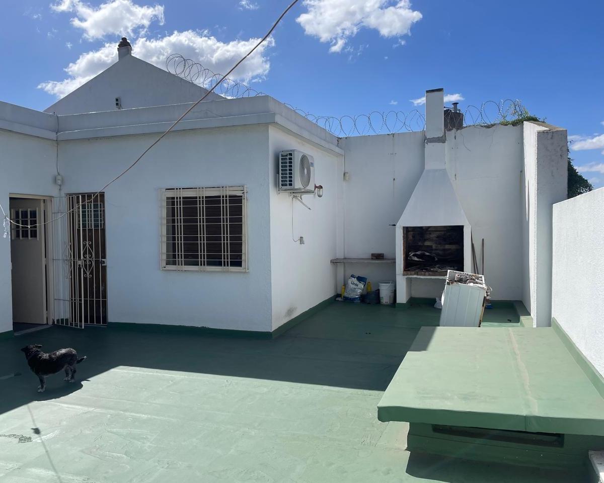 Casa con Galpón en Venta 3