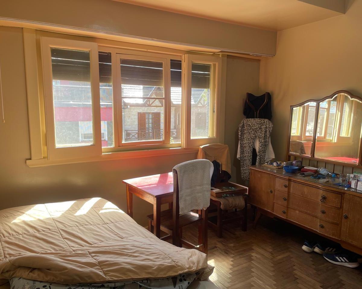 Casa con Galpón en Venta 5