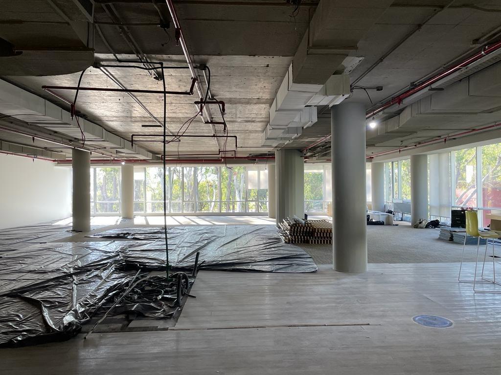 Foto de Modernas oficinas de planta libre en edificio AAA, imagen 4