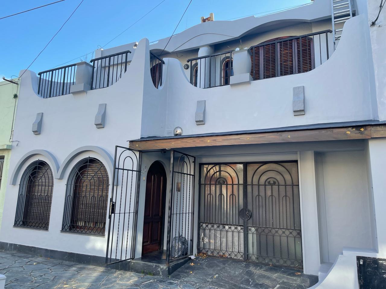 Foto de Casa en Venta 4 amb con fondo libre en Lanus Oeste, imagen 1