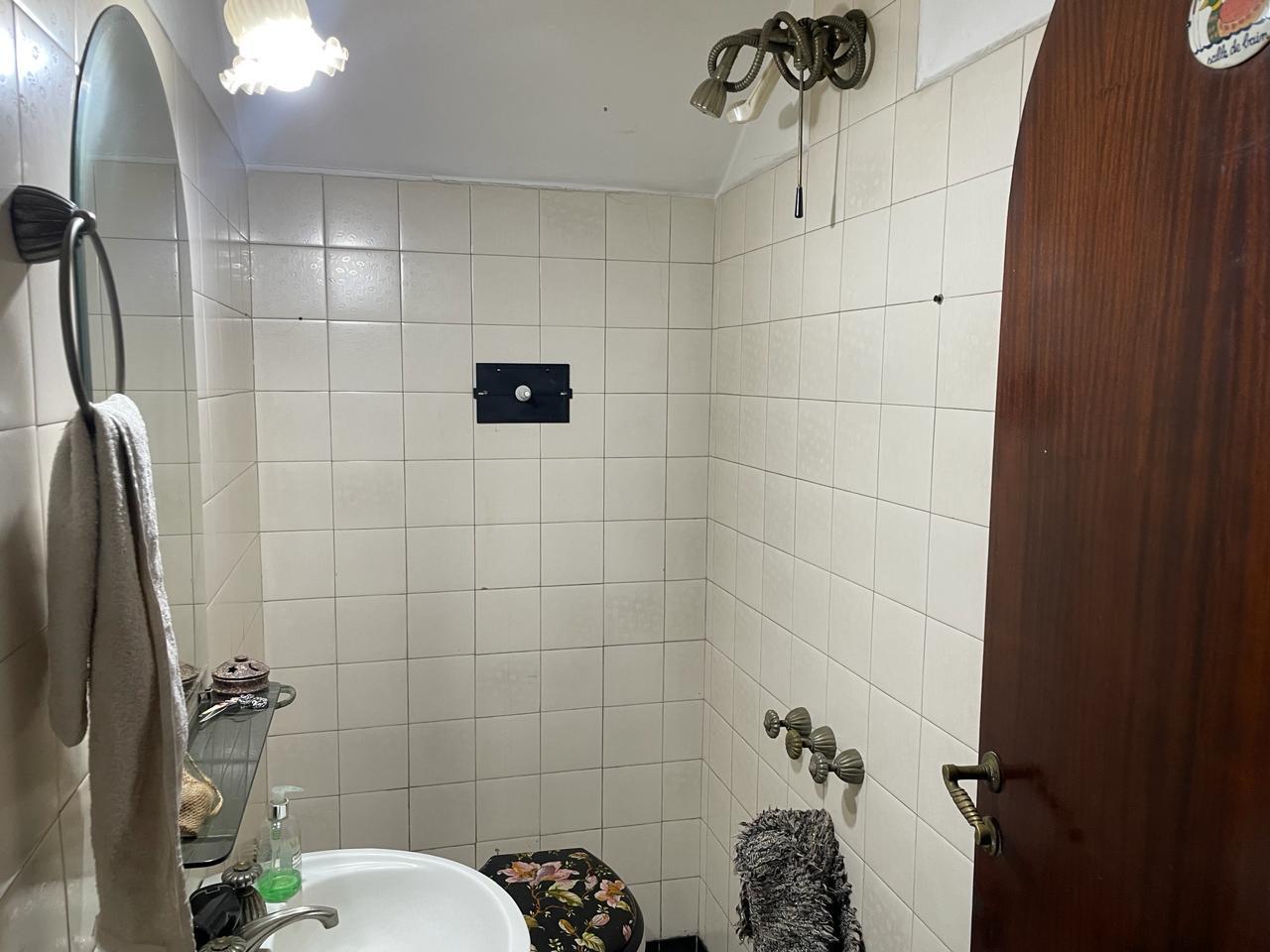 Foto de Casa en Venta 4 amb con fondo libre en Lanus Oeste, imagen 3