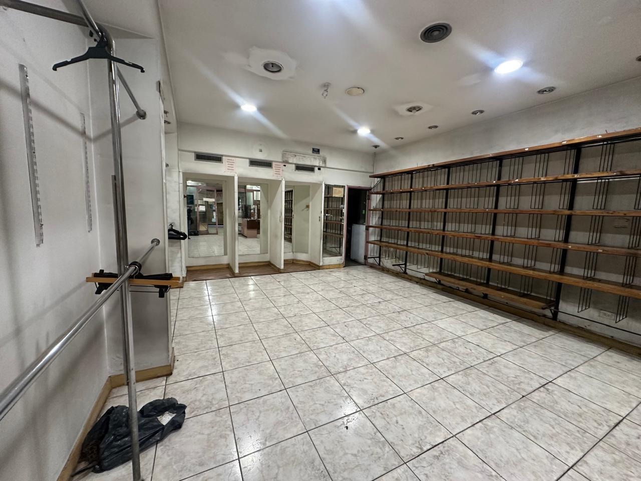 Foto de Local de 100 metros en el centro Pompeya, imagen 4