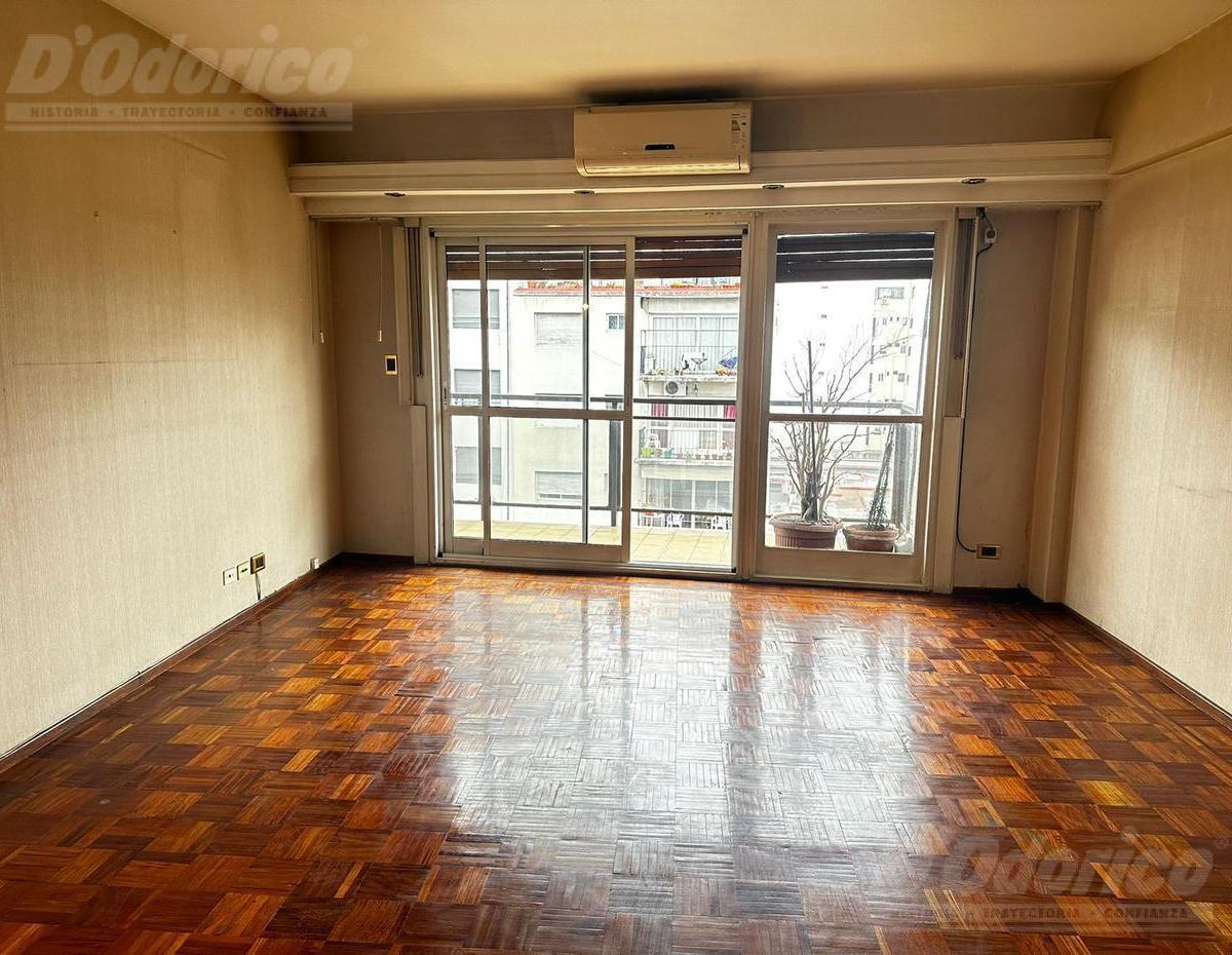 Semi Piso de 3 Dorm., Cochera y Baulera en Venta en Caballito. 1