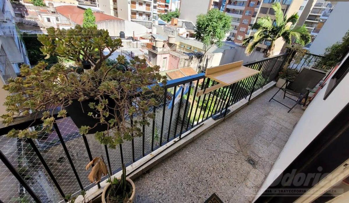 Departamento de 2 Dorm. con Cochera y Baulera en Venta en Caballito 3