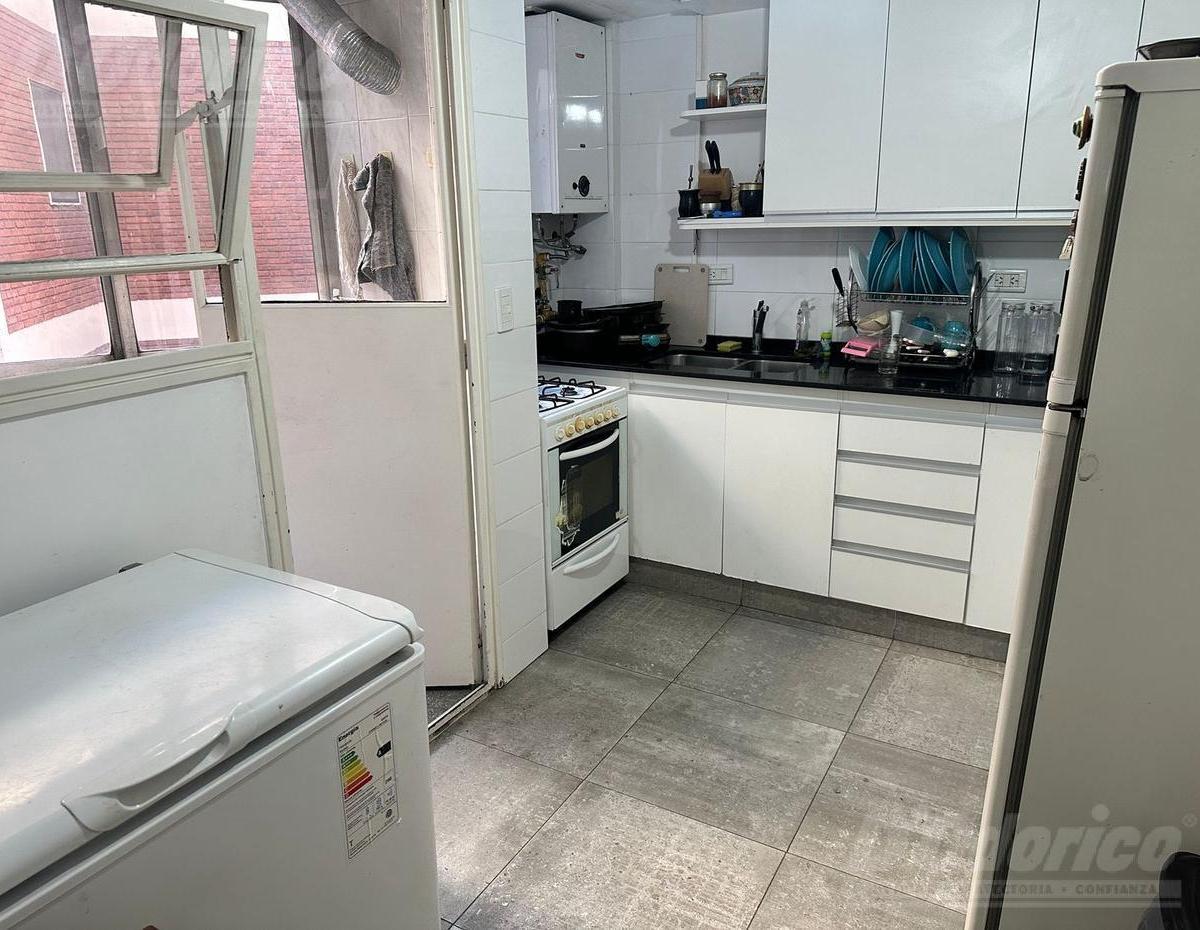 Semi Piso de 3 Dorm. y Dep. Servicio en Venta en Flores 3