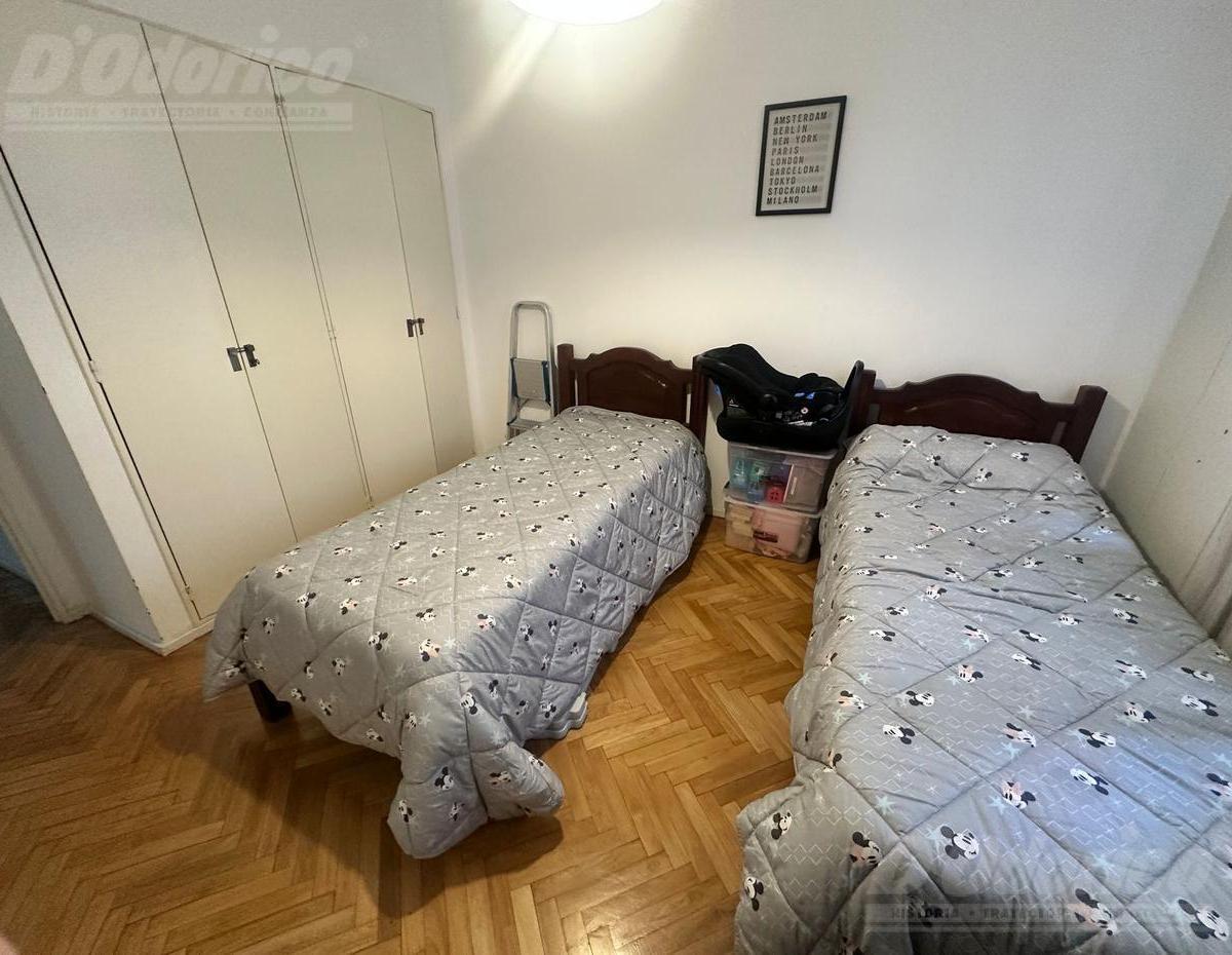 Semi Piso de 3 Dorm. y Dep. Servicio en Venta en Flores 2
