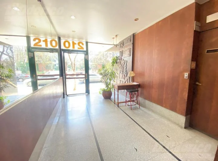 Departamento  de  3 dormitorios y espacio guarda coche en venta  en Caballito 5