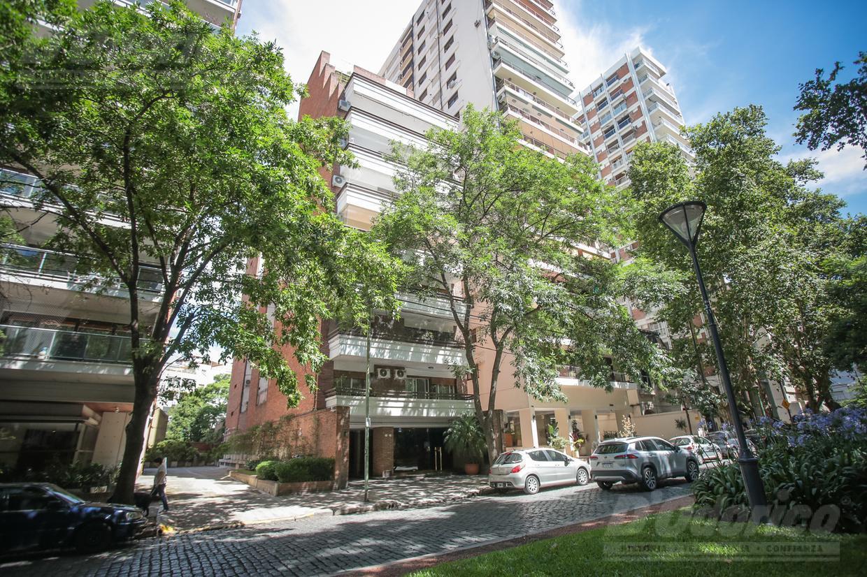 Departamento en Venta de 2 Dormitorios, Family Room con 2 cocheras fijas cubiertas en Belgrano R.
