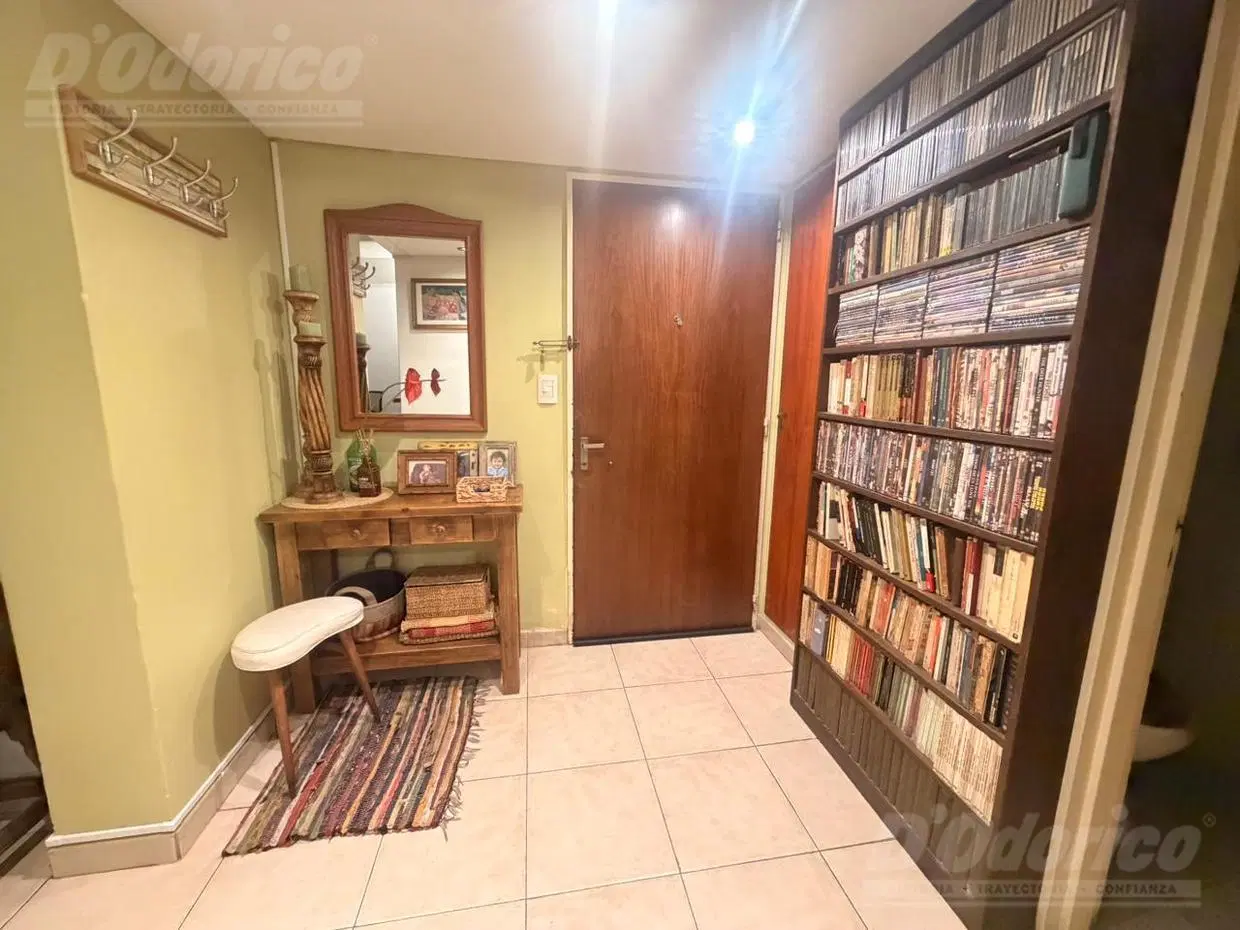 Departamento en venta de 2 dormitorios con patio y baulera, en venta en Flores 2