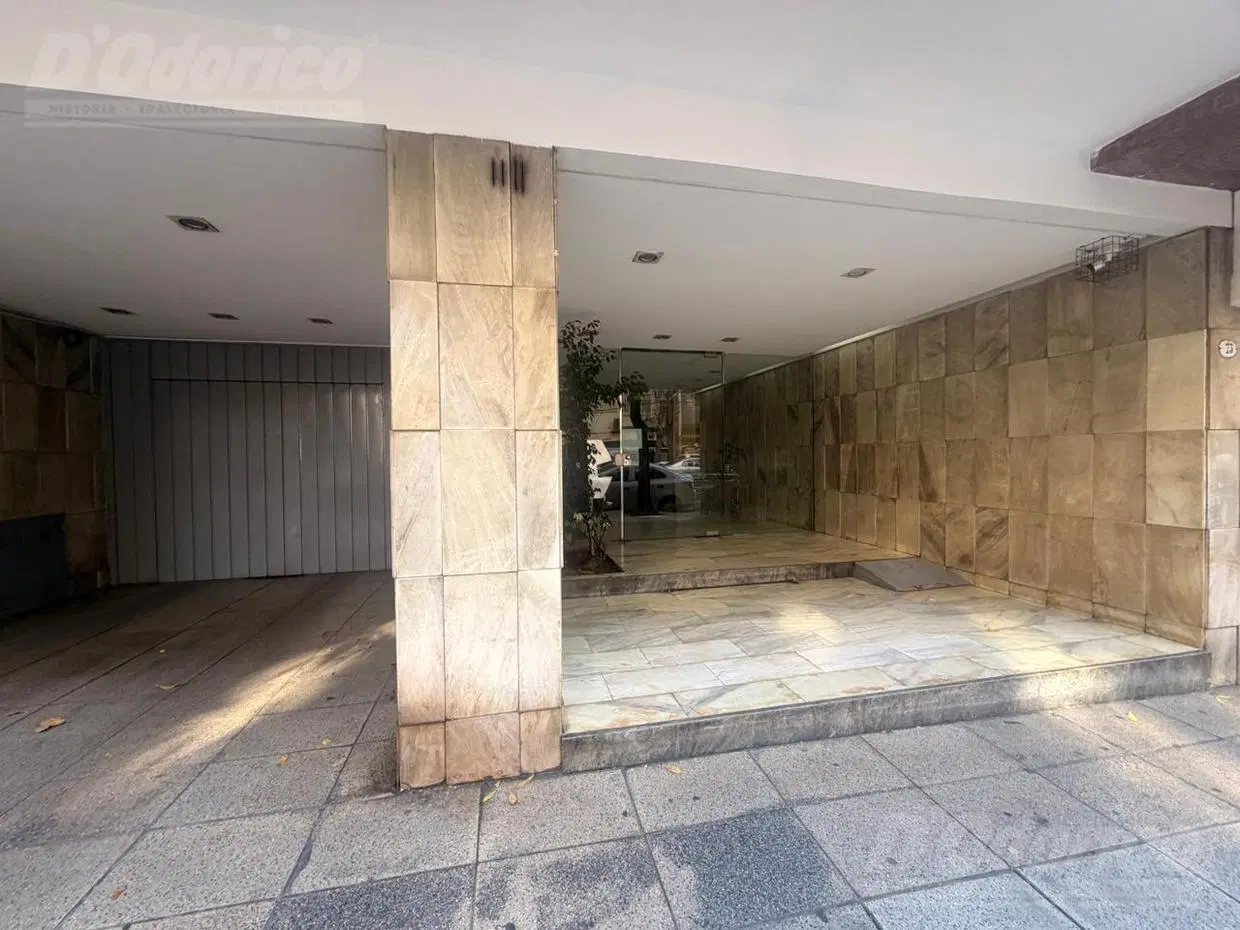 Departamento en venta de 2 dormitorios con patio y baulera, en venta en Flores 1