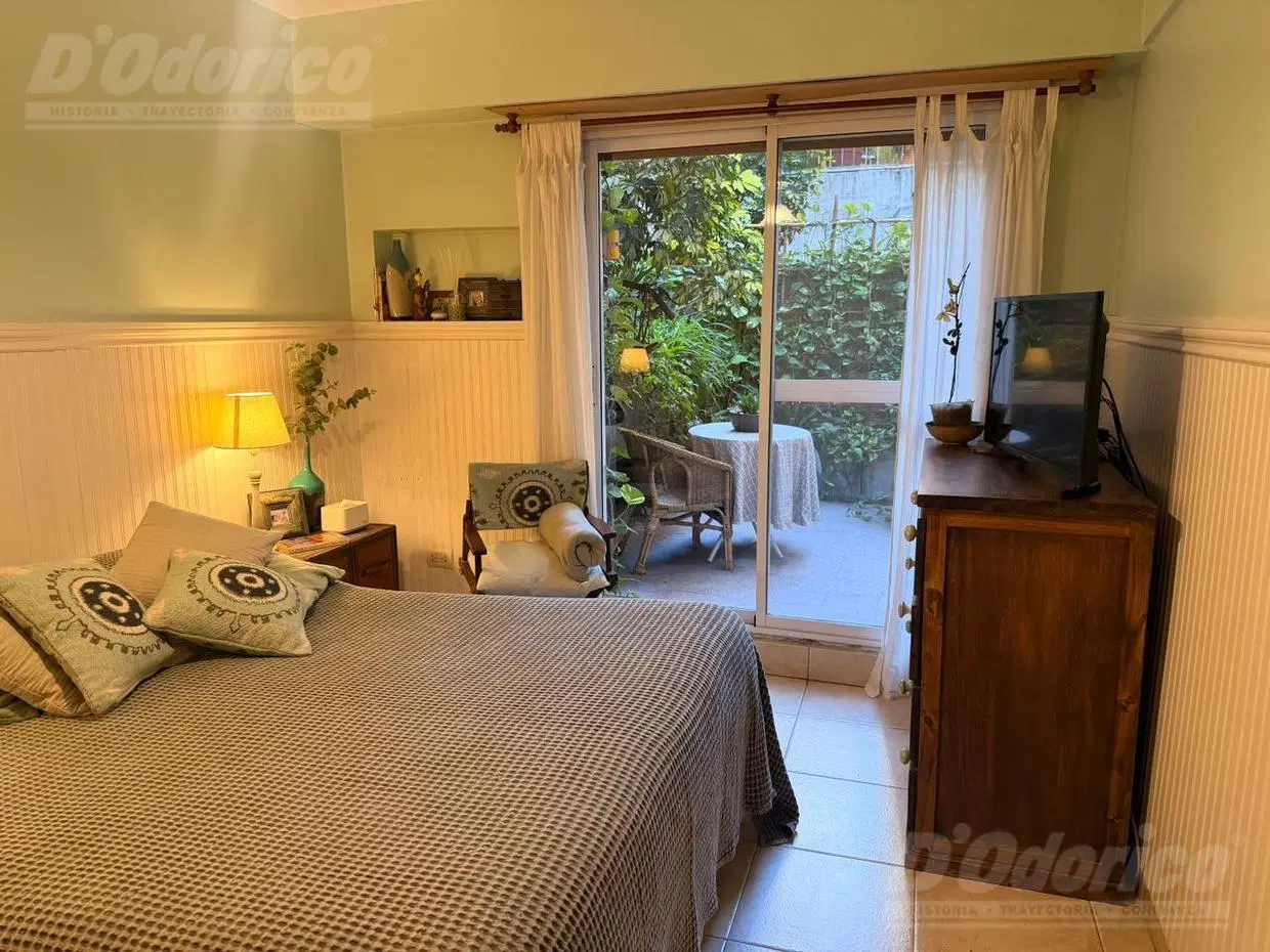 Departamento en venta de 2 dormitorios con patio y baulera, en venta en Flores 5