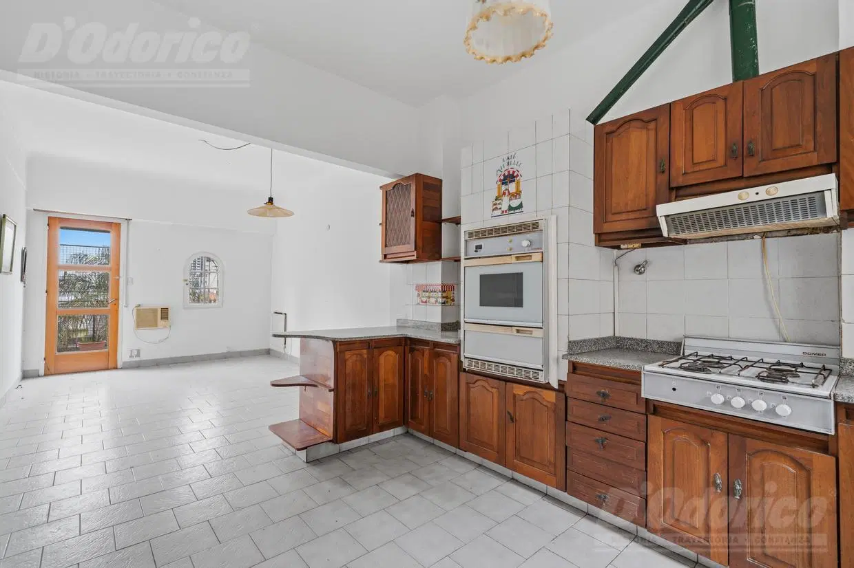Departamento en Venta de 4 dormitorios y jardín propio en San Telmo. 2