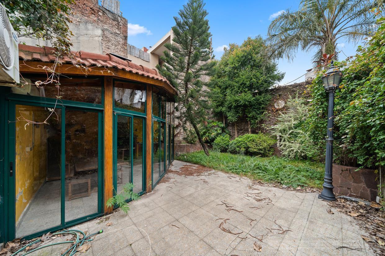 Departamento en Venta de 4 dormitorios y jardín propio en San Telmo.