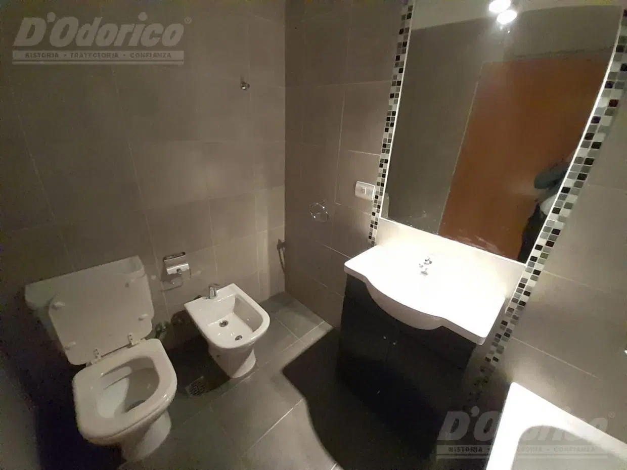 Departamento de 2 dormitorios c/cochera en alquiler en Caballito. 8