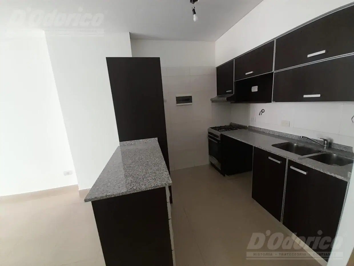 Departamento de 2 dormitorios c/cochera en alquiler en Caballito. 3