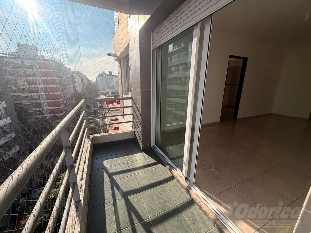 Semi piso de 1 dormitorio en venta en Flores 5