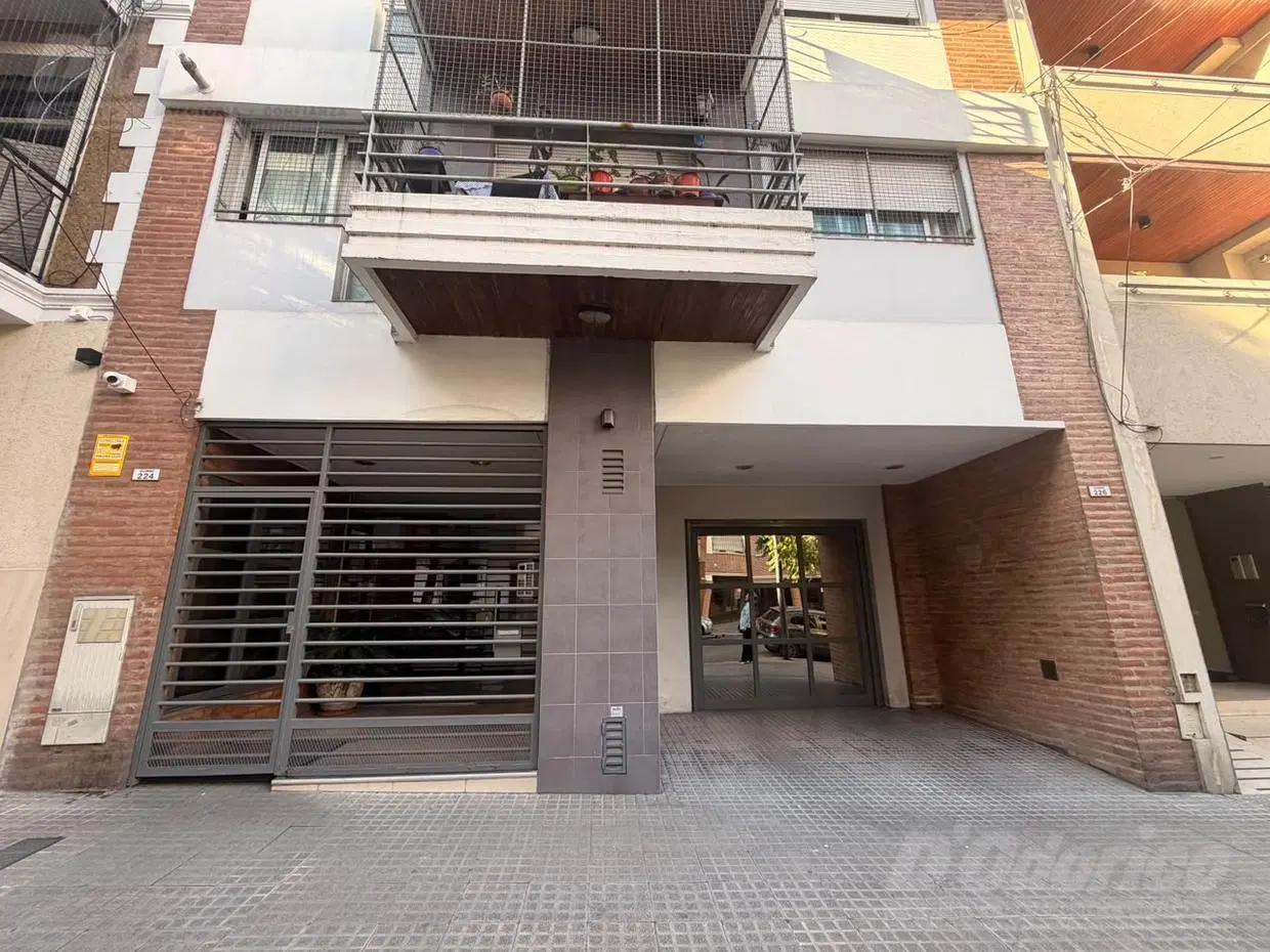 Semi piso de 1 dormitorio en venta en Flores 5