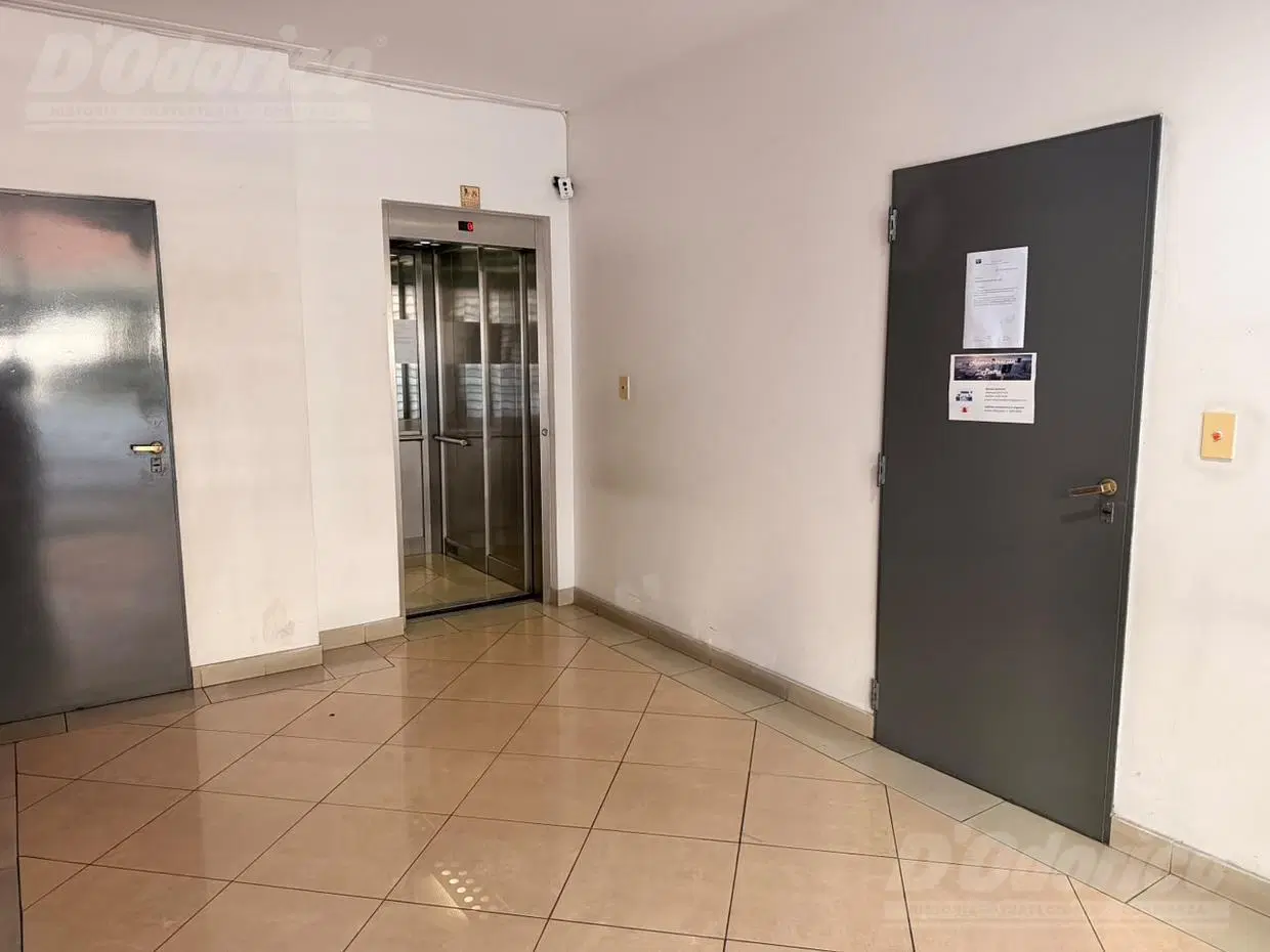 Semi piso de 1 dormitorio en venta en Flores 2