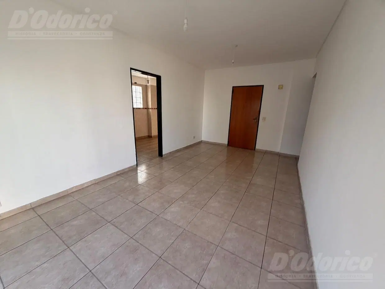 Semi piso de 1 dormitorio en venta en Flores 8