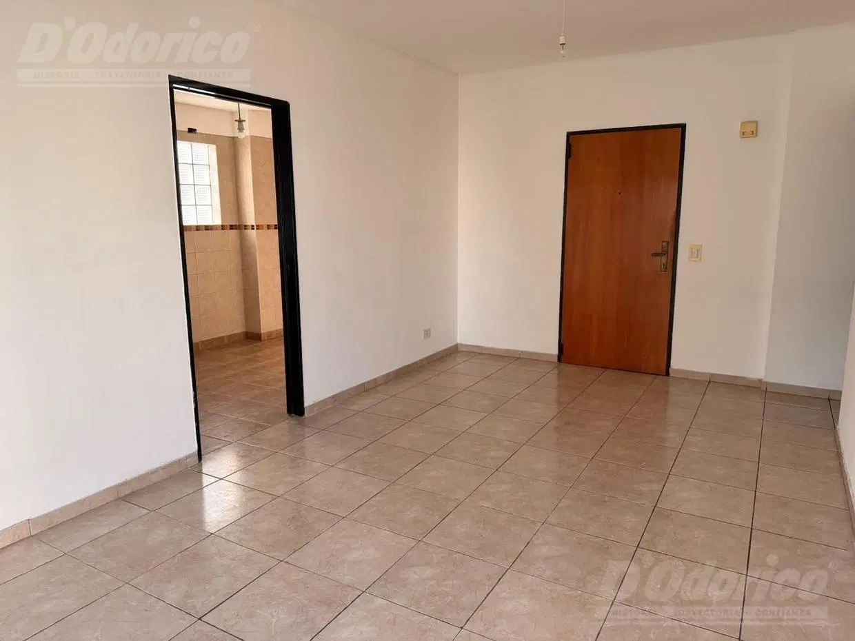 Semi piso de 1 dormitorio en venta en Flores 3