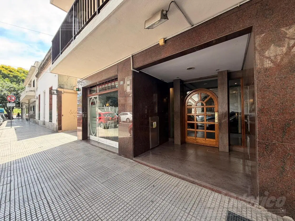 Departamento 2 dormitorios con cochera fija y cubierta en venta en Caballito 5
